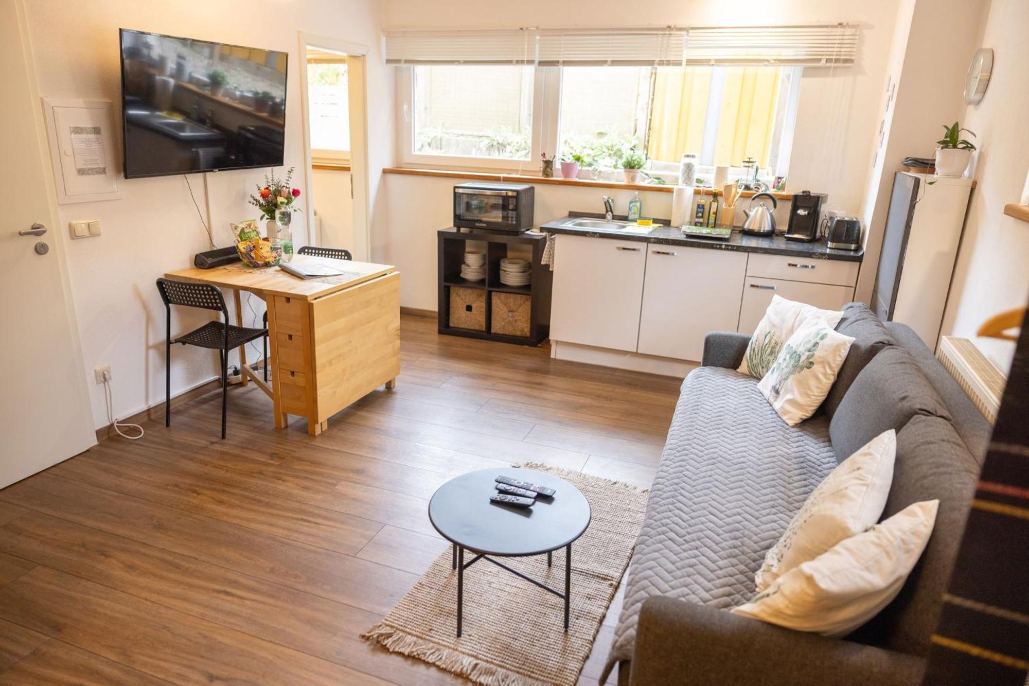 Ideal Fuer Kurze Aufenthalte - Gemuetliches 1-Zimmer-Apartment Adelsdorf Exterior photo